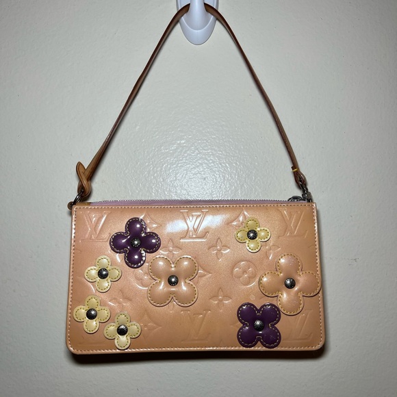 LOUIS VUITTON VERNIS FLOWERS POCHETTE - Picture 2 of 8